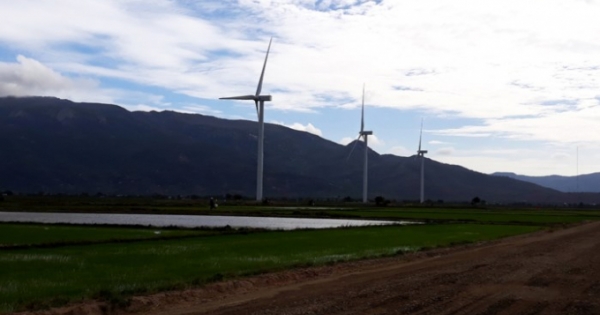 Đưa điện gió đầu tiên ở Ninh Thuận hòa lưới điện quốc gia