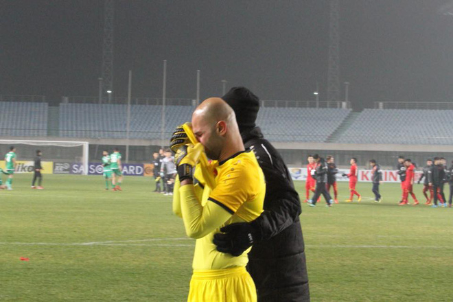 Thủ m&ocirc;n&nbsp;Ahmed Basil kh&oacute;c nức nở sau khi U23 Iraq thua U23 Việt Nam.