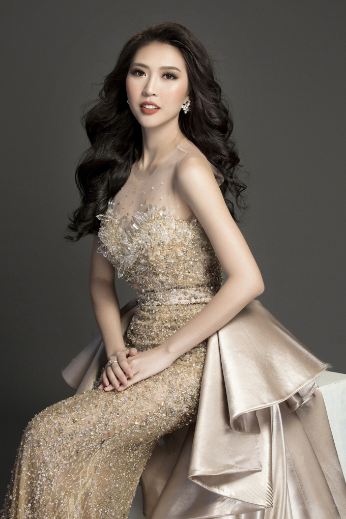 Tường Linh tung trang phục dạ hội trước thềm chung kết Hoa hậu Li&ecirc;n lục địa 2017