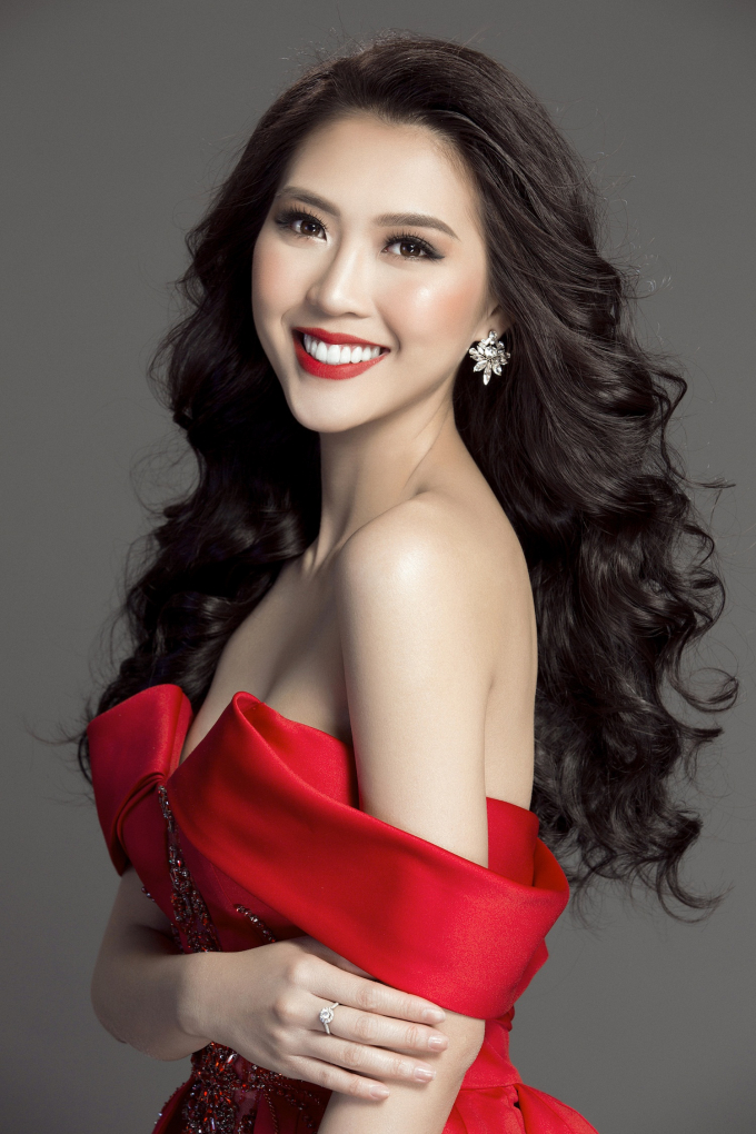 Tường Linh tung trang phục dạ hội trước thềm chung kết Hoa hậu Li&ecirc;n lục địa 2017