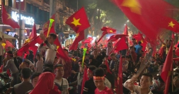 Nhìn lại một đêm Hà Nội "không ngủ" mừng chiến thắng của U23 Việt Nam