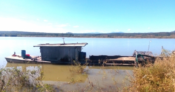 Chủ tàu hút cát trái phép trên sông Đăk Bla bị phạt 150 triệu đồng