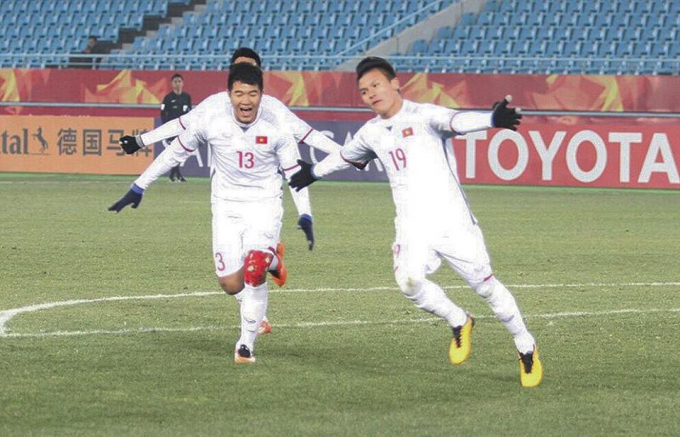 U23 Việt Nam vui mừng sau b&agrave;n thắng v&agrave;o lưới U23 Qatar