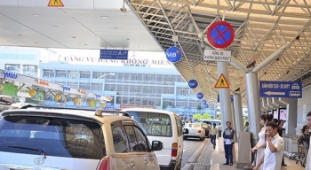 Slide - Điểm tin thị trường: Bộ Giao thông "lại" đồng ý tiếp tục thu phí ô tô vào sân bay