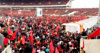 Hơn 70.000 người hâm mộ nhuộm đỏ sân vận động Mỹ Đình