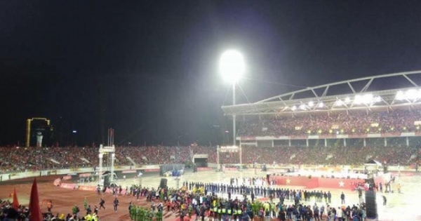 Hàng chục nghìn người hâm mộ hò reo chúc mừng U23 Việt Nam tại chảo lửa Mỹ Đình