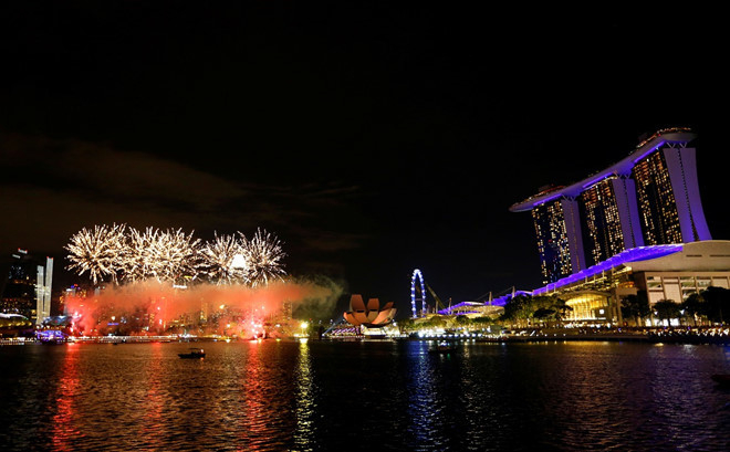 &nbsp; Vịnh Marina,&nbsp;Singapore trước thời khắc giao thừa. (Ảnh: Reuter)