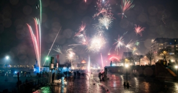 Hình ảnh các thành phố châu Âu tưng bừng đón năm mới
