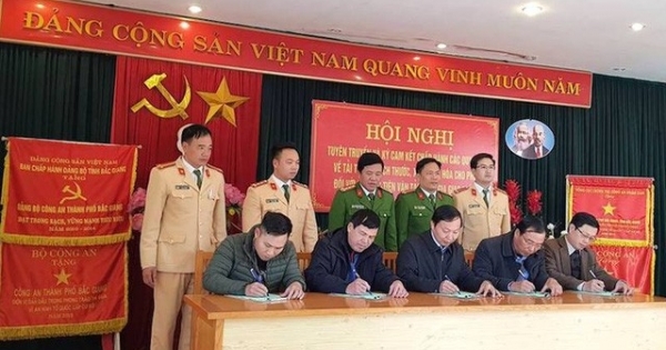 Bắc Giang: Nhặt được 50 triệu đồng, cả đội CSGT hối hả tìm người đánh mất