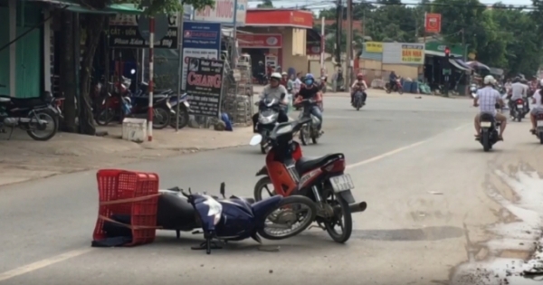 Bình Dương: Hai xe máy va chạm, 1 người bị thương