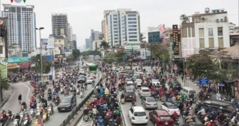 Đường phố Hà Nội ùn tắc trong ngày đi làm đầu tiên của năm 2019