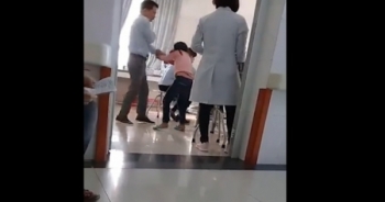 Phẫn nộ với clip bố tát con gái liên tiếp vì sợ lấy máu tại bệnh viện Bắc Ninh