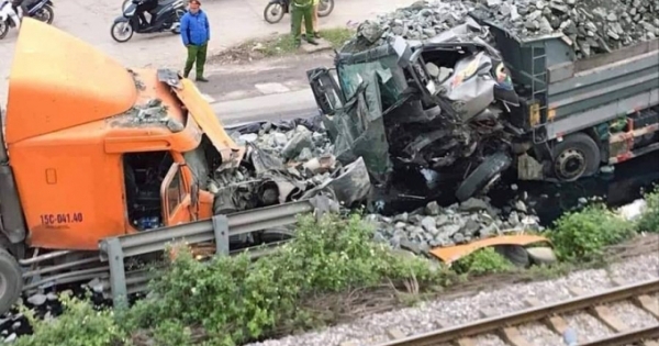 Tai nạn kinh hoàng: Xe tải chở đá đấu đầu xe container trên quốc lộ 1A