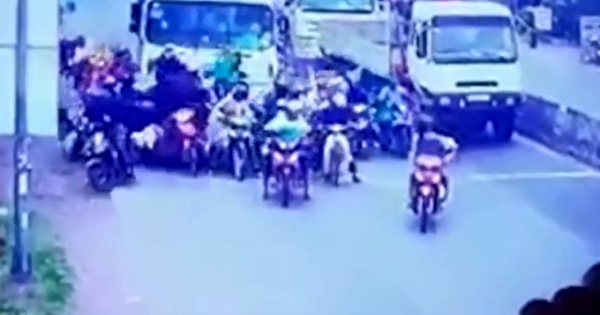 Xuất hiện video ghi lại cảnh tượng kinh hoàng vụ tai nạn tại Bến Lức, Long An