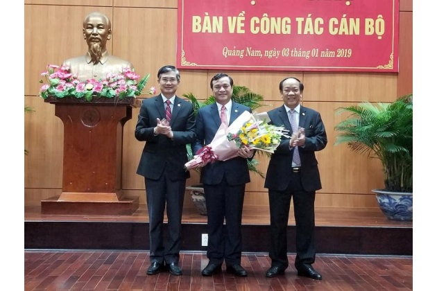 &Ocirc;ng Phan Việt Cường (giữa) được bầu B&iacute; thư Tỉnh uỷ Quảng Nam. Ảnh: TUQN.