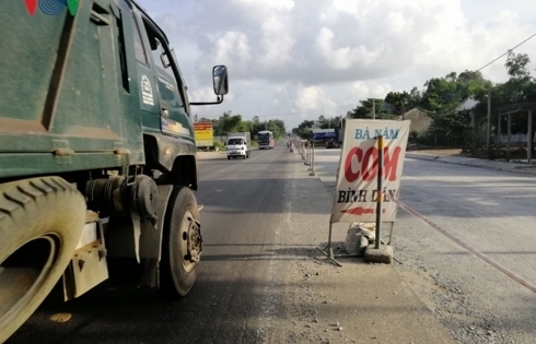 Quảng Ngãi: 3 năm, 6 lần gia hạn vẫn chưa xong 18 km đường