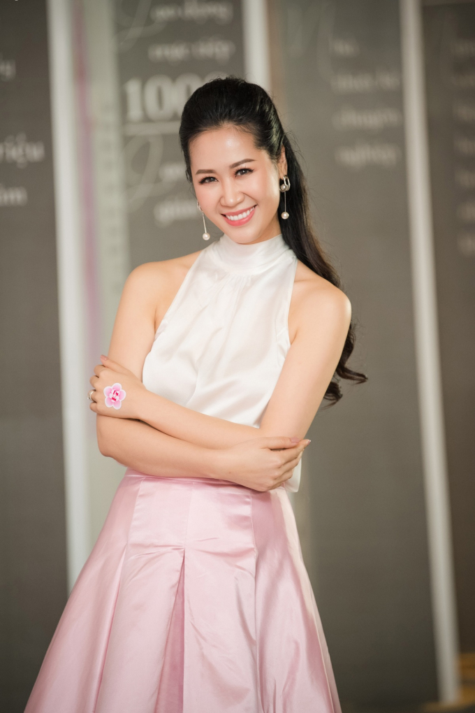 Hoa hậu Dương Th&ugrave;y Linh.