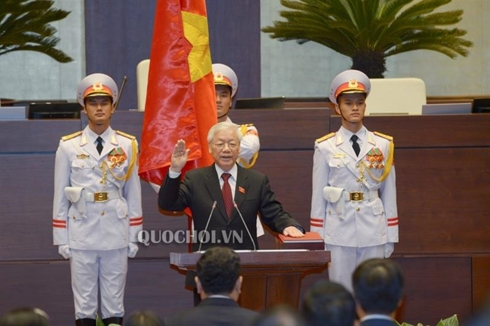 Tổng B&iacute; thư Nguyễn Ph&uacute; Trọng tuy&ecirc;n thệ nhậm chức Chủ tịch nước CHXHCN Việt Nam.