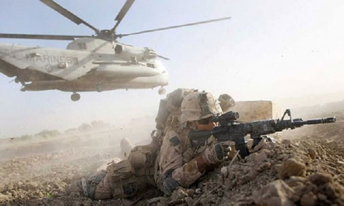 Một binh sĩ thủy qu&acirc;n lục chiến Mỹ ở Afghanistan