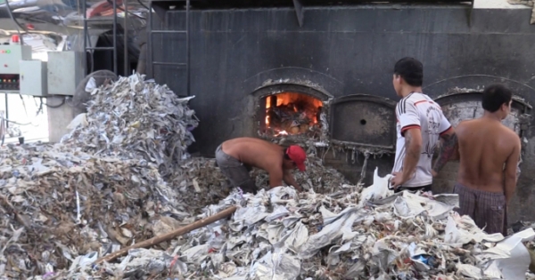 Bình Dương: Phát hiện cơ sở dùng rác công nghiệp đốt lò sấy