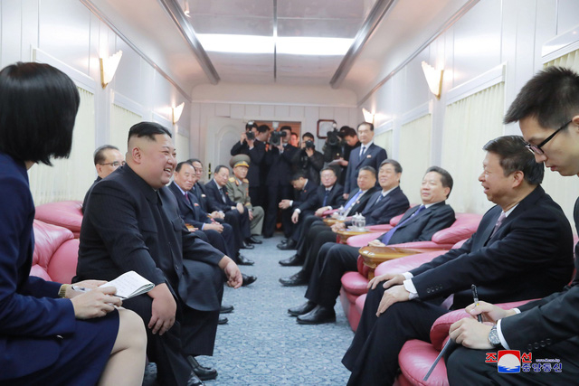 B&ecirc;n trong chuyến t&agrave;u đặc biệt chở nh&agrave; l&atilde;nh đạo Kim Jong-un.