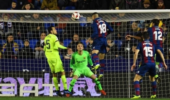 Levante 2-1 Barca: Sai lầm liên tiếp nơi hàng thủ