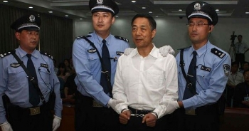 Những “hổ lớn” từng “hô mưa gọi gió” ở Trung Quốc làm gì khi vào tù?