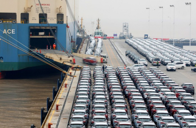 Xe hơi xuất khẩu tại cảng Ningbo Zhoushan ở tỉnh Chiết Giang - Trung Quốc Ảnh: REUTERS