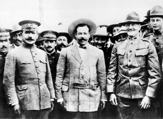 Pancho Villa (giữa). Ảnh: AP.