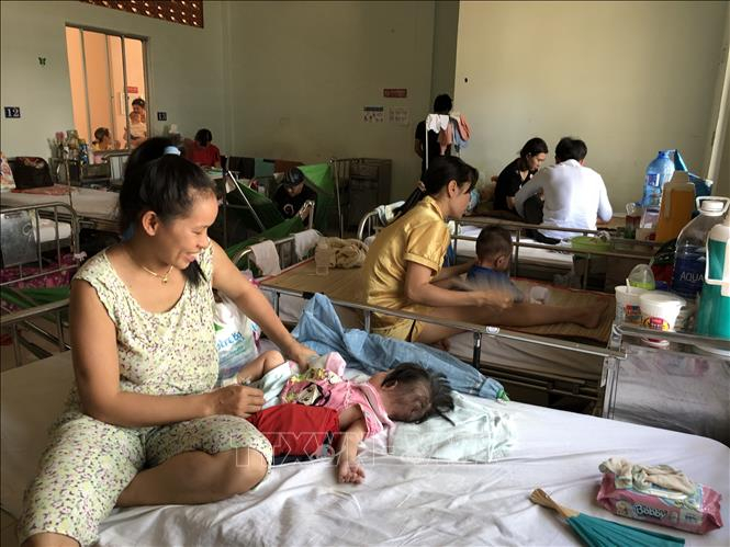 Bệnh nhi mắc bệnh sởi đang điều trị tại Bệnh viện Nhi đồng 2 Th&agrave;nh phố Hồ Ch&iacute; Minh. Ảnh: Đinh Hằng/TTXVN