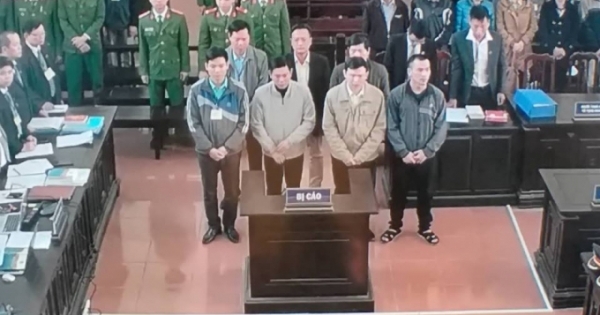 Vụ 9 bệnh nhân chạy thận tử vong: Luật sư đại diện Thiên Sơn tranh luận nảy lửa với chủ tọa