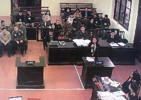 Luật sư Đinh Hương trả lời c&acirc;u hỏi của HĐXX