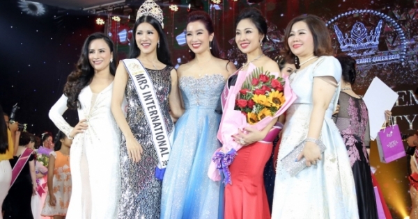 “Hoa hậu hàng không” Loan Vương khoe sắc vóc rạng ngời tại sự kiện