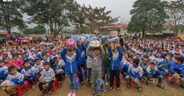 Hành trình chia sẻ yêu thương tới tỉnh Hoà Bình của sinh viên trường Báo