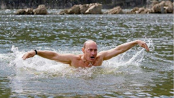 Tổng thống Nga Putin thường xuy&ecirc;n bơi lội.