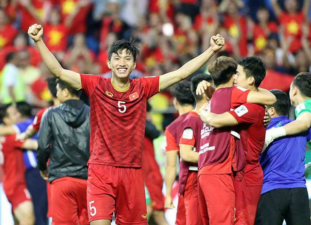 Đo&agrave;n Văn Hậu lọt top 10 cầu thủ xuất sắc nhất Asian Cup 2019 của tờ Fox Sport.