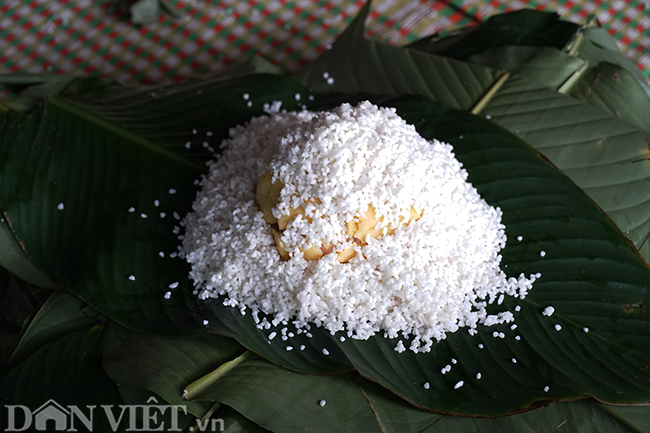 Để b&aacute;nh được dẻo thơm, gạo nếp phải l&agrave; những loại gạo ngon, được lấy từ những nơi nổi tiếng như Th&aacute;i B&igrave;nh, Nam Định.