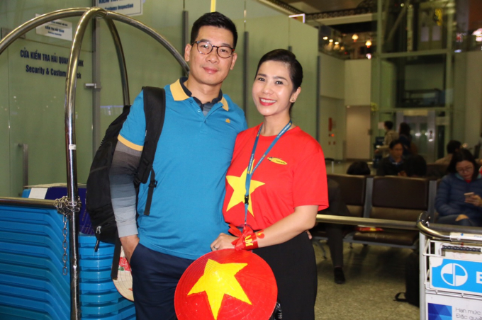 Gần 250 CĐV sẽ vượt hơn 5.400km từ H&agrave; Nội đến Dubai tr&ecirc;n chuyến bay thẳng đặc biệt của Vietnam Airlines để tiếp th&ecirc;m sức mạnh cho đội tuyển Việt Nam.