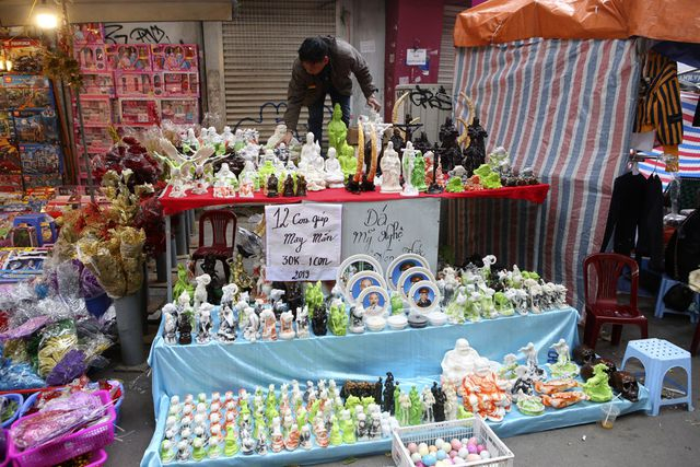 Chợ hoa phố cổ H&agrave; Nội nhộn nhịp đ&oacute;n Tết