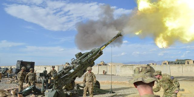 Binh sĩ Mỹ khai hỏa lựu ph&aacute;o M777 (Ảnh: US Army)