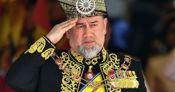 Thoái cả ngai vàng để cưới vợ hoa hậu, cựu vương Malaysia ly hôn sau 2 tháng?