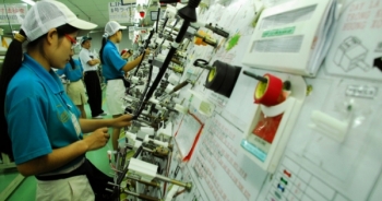 Slide - Điểm tin thị trường: Việt Nam khan hiếm lao động ngành điện tử và may mặc sau Tết