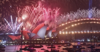 Bầu trời Sydney rực rỡ với màn pháo hoa ở thời khắc Giao thừa