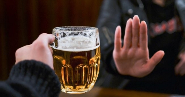 Ép người khác uống bia, rượu sẽ bị xử phạt nặng như thế nào?