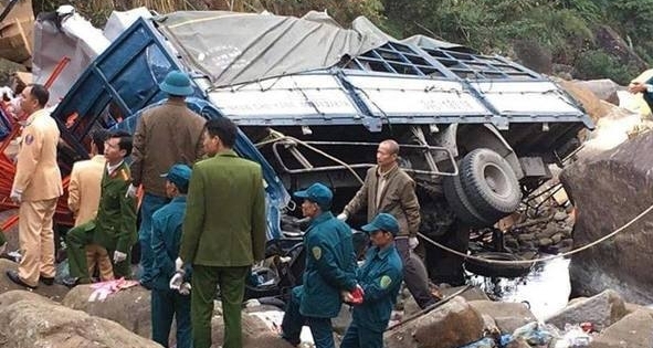 Lai Châu: Xe tải mất lái lao xuống vực khiến ba người thiệt mạng