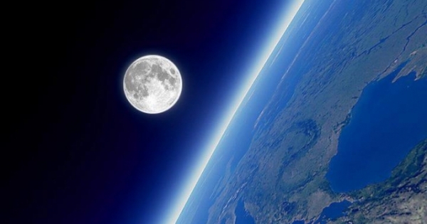 Mặt trăng đang ngày càng rời xa Trái đất