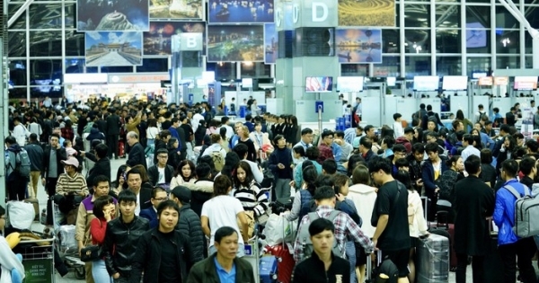 Khách đông kỷ lục, sân bay Nội Bài khuyến cáo khách đến trước 3 tiếng