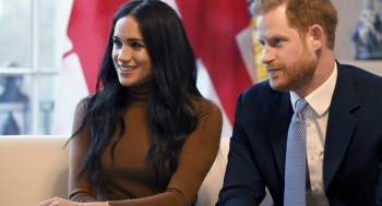 Vợ chồng Hoàng tử Anh Harry chính thức từ bỏ danh hiệu hoàng gia
