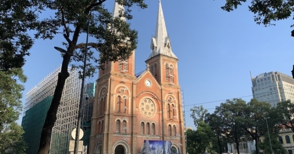Vì an toàn, nhà thờ Đức Bà Sài Gòn ngưng đổ chuông