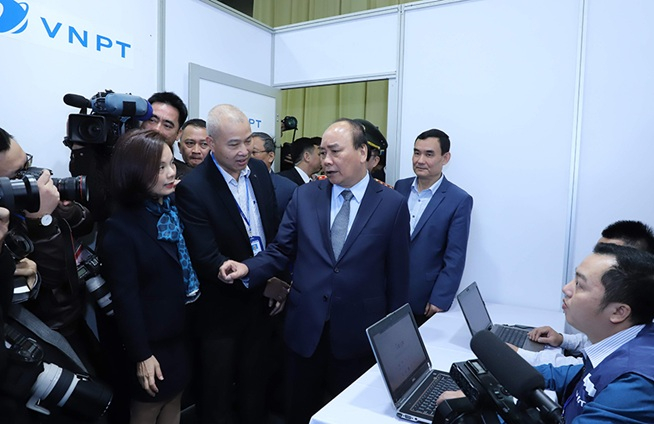 Thủ tướng Chính phủ Nguyễn Xuân Phúc đến kiểm tra công tác chuẩn bị của VNPT tại sự kiện Hội nghị Thượng đỉnh Mỹ - Triều Tiên vào tháng 2/2019